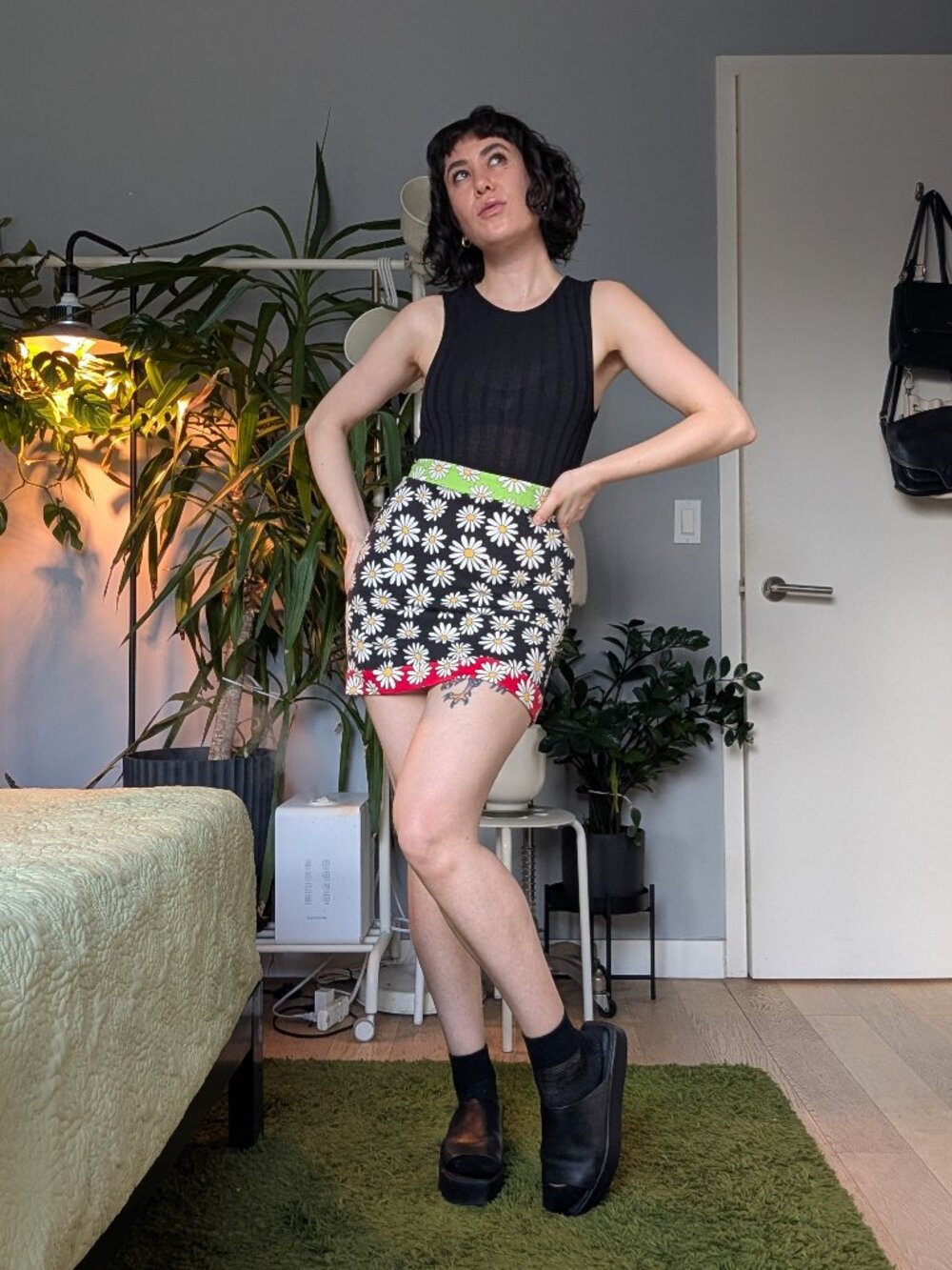 BOUTIQUE MOSCHINO ditsy daisy mini skirt, size 2